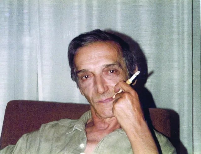 Milan Lentić s cigaretom, u zrelim godinama